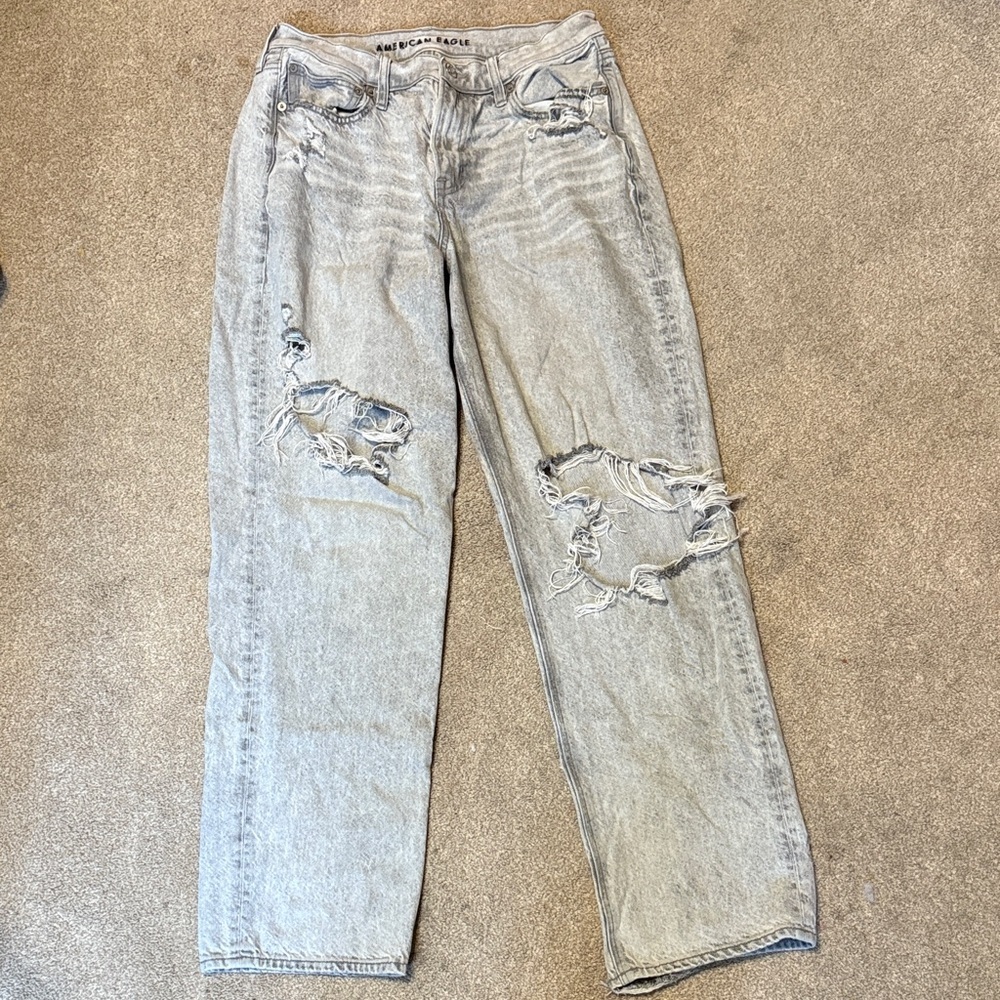 American Eagle Light Grey Distressed 90’s Straight Jeans Size 10 - Picture 2 of 6